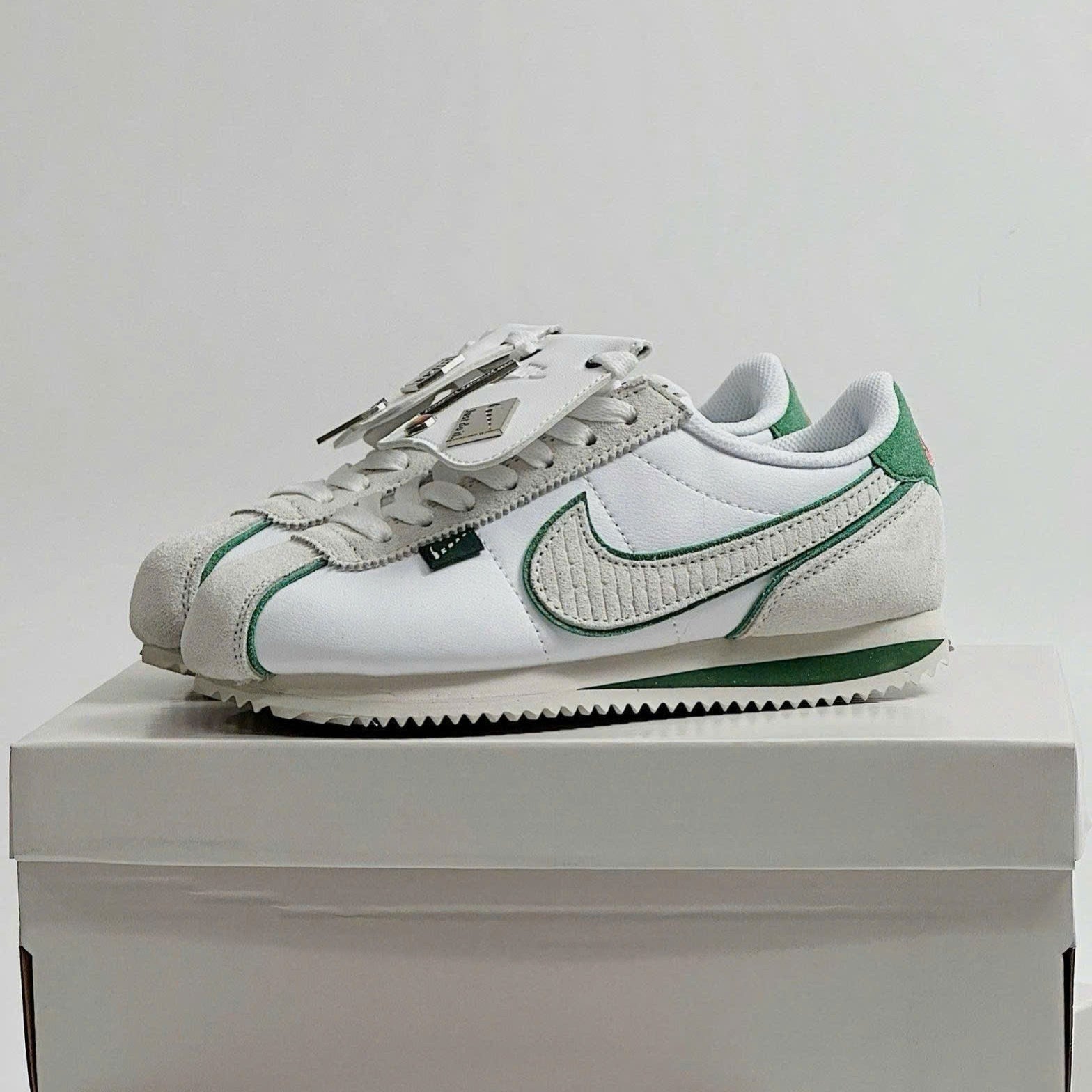 Cortez 'All Petals United White Green'