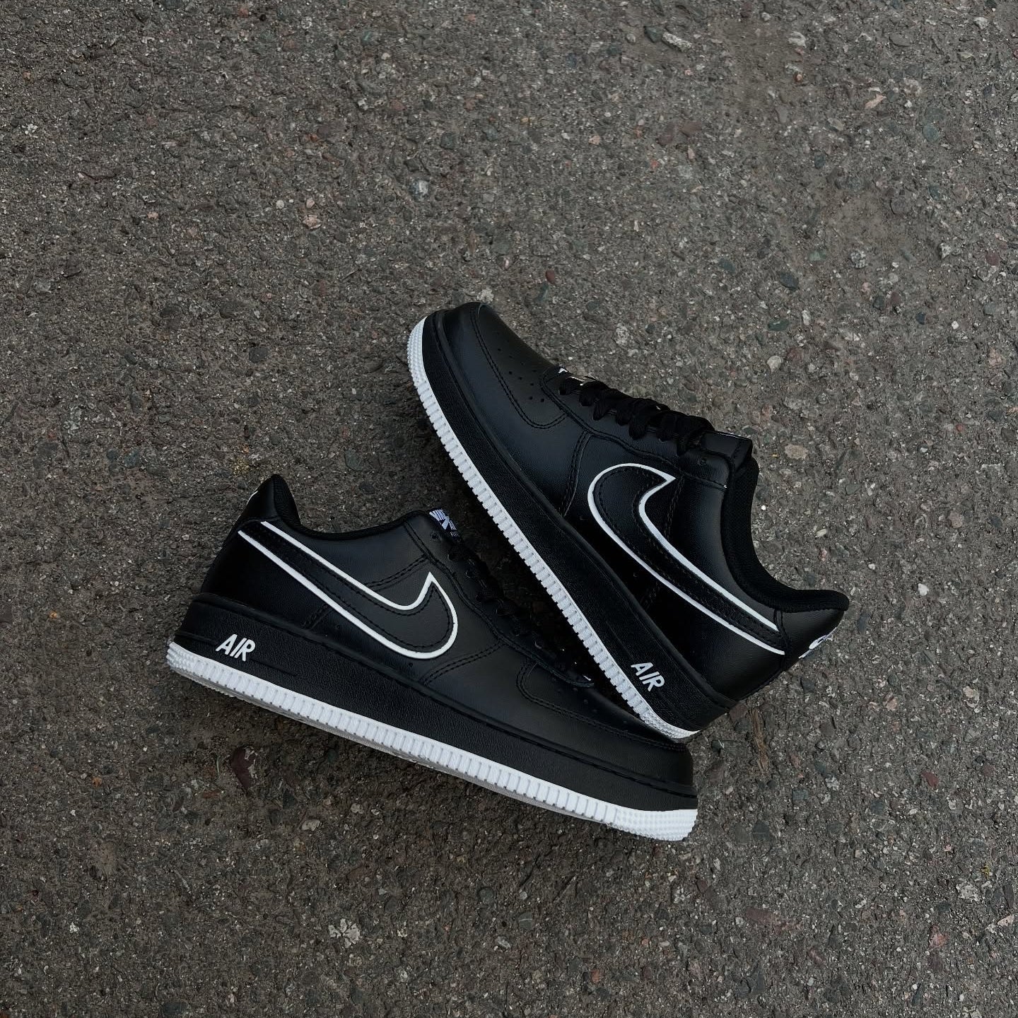 AF '07 'Black White Outlined' Sneaker