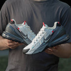 AM Pulse Roam Sneakers